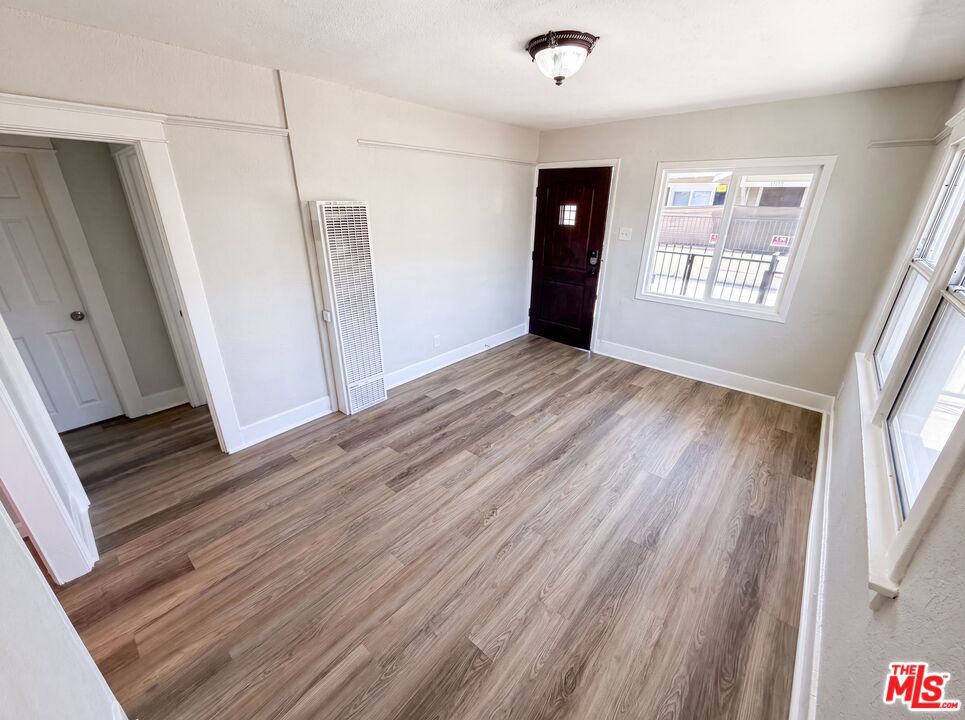 2135 E Spaulding Court Property Photo 3
