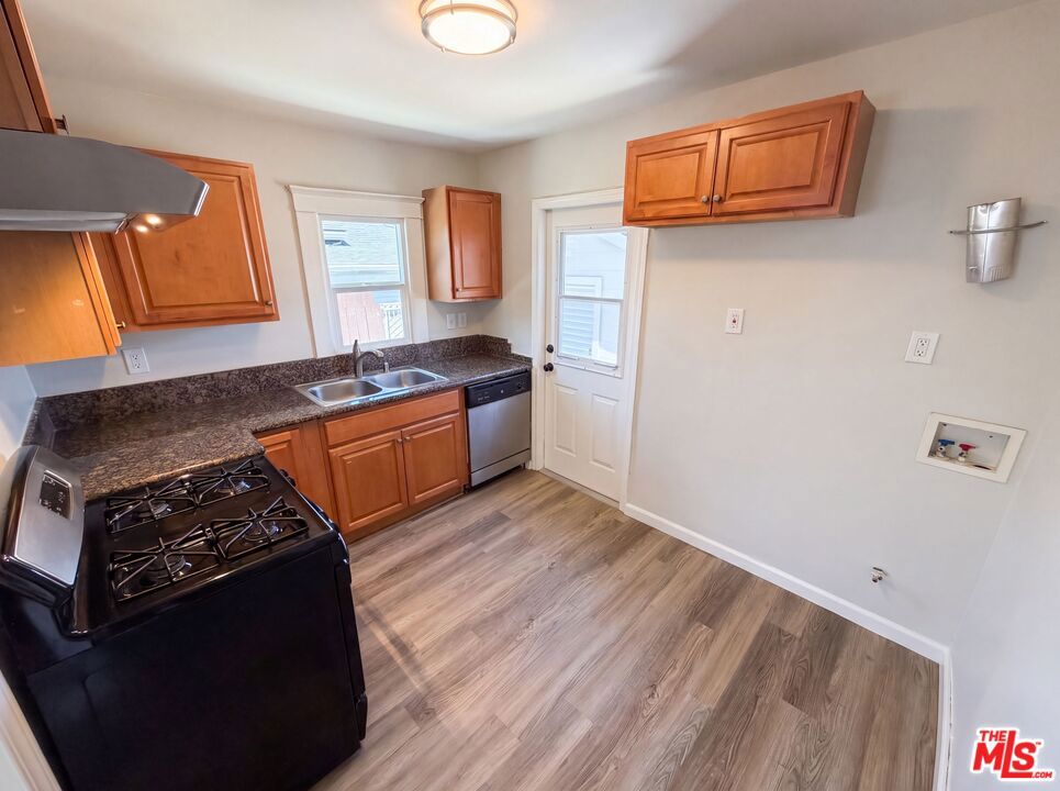 2135 E Spaulding Court Property Photo 4