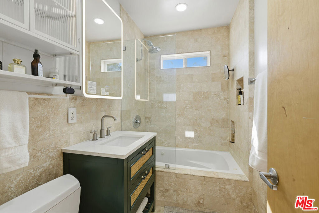 837 Westmount Drive Property Photo 19