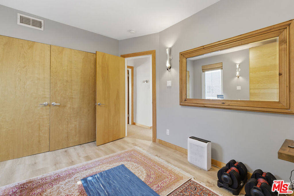 837 Westmount Drive Property Photo 21
