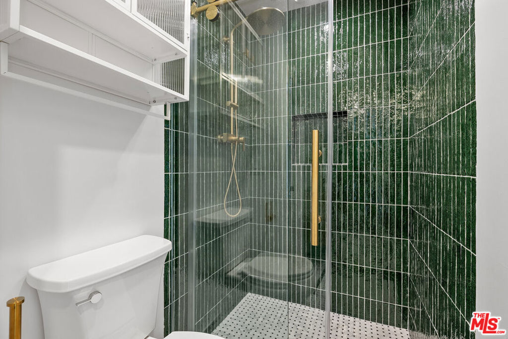 837 Westmount Drive Property Photo 32