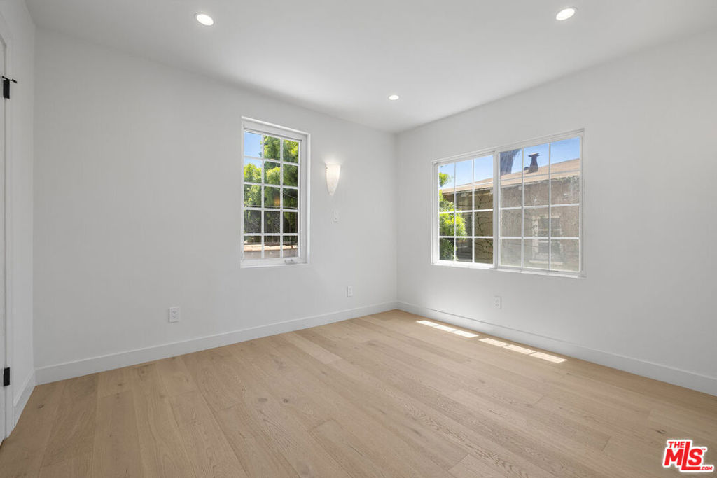 837 Westmount Drive Property Photo 34