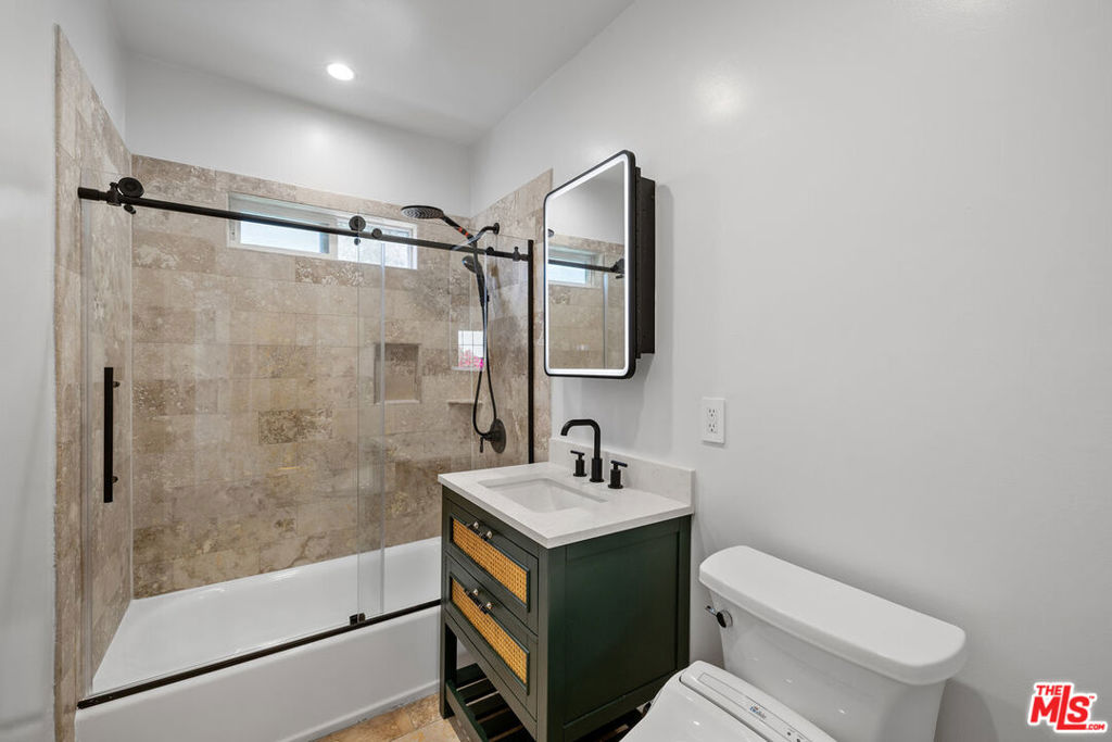 837 Westmount Drive Property Photo 35