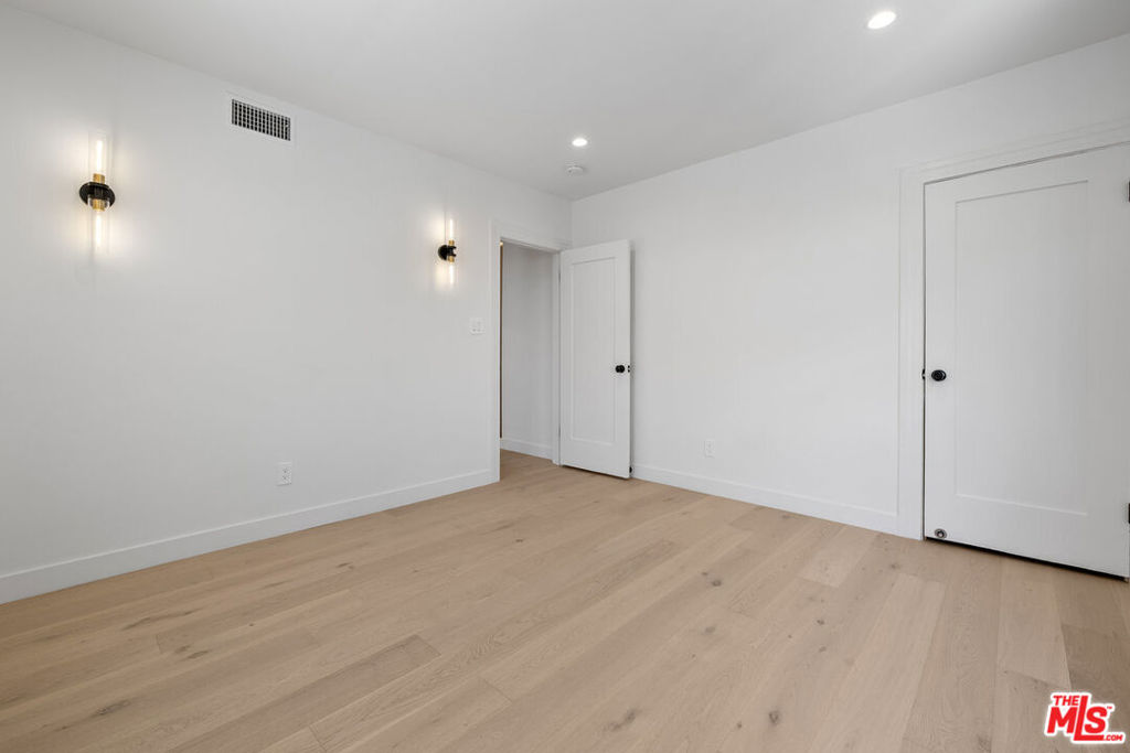 837 Westmount Drive Property Photo 36