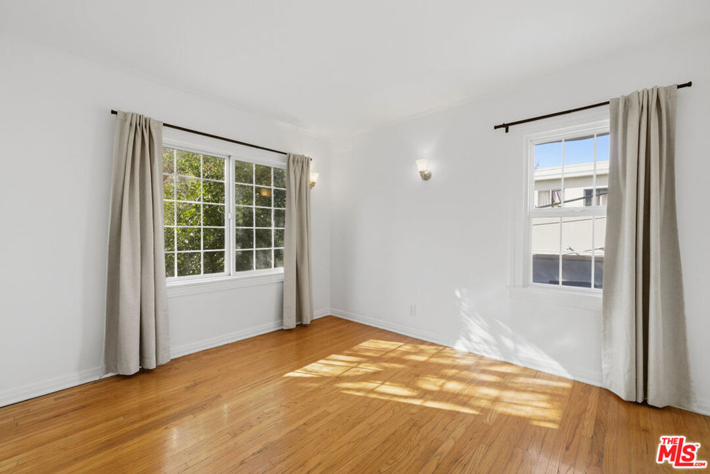 837 Westmount Drive Property Photo 47