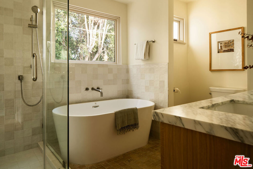 1825 Redesdale Avenue Property Photo 25