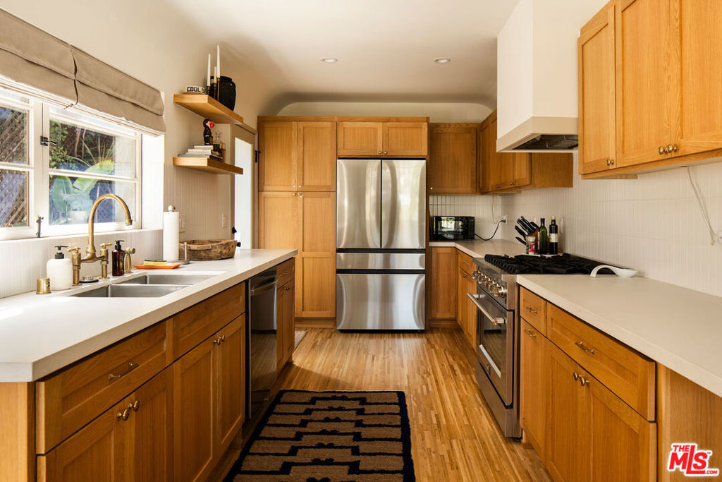 1825 Redesdale Avenue Property Photo 38