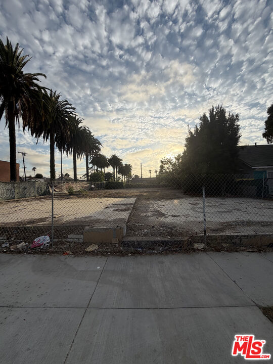 7323 Crenshaw Boulevard Property Photo 8