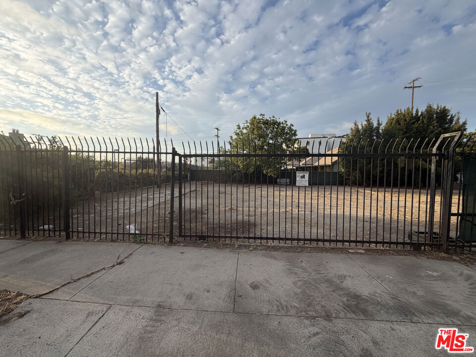 7323 Crenshaw Boulevard Property Photo 10