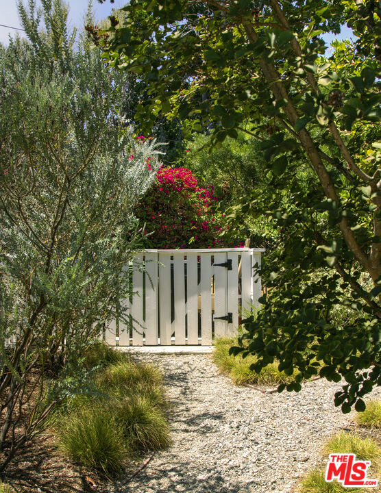 914 Terrace 49 Property Photo 3