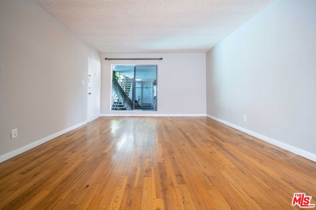 941 N San Vicente Boulevard 1 Property Photo 4