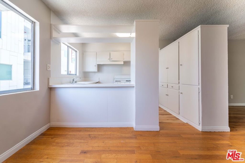 941 N San Vicente Boulevard 1 Property Photo 8