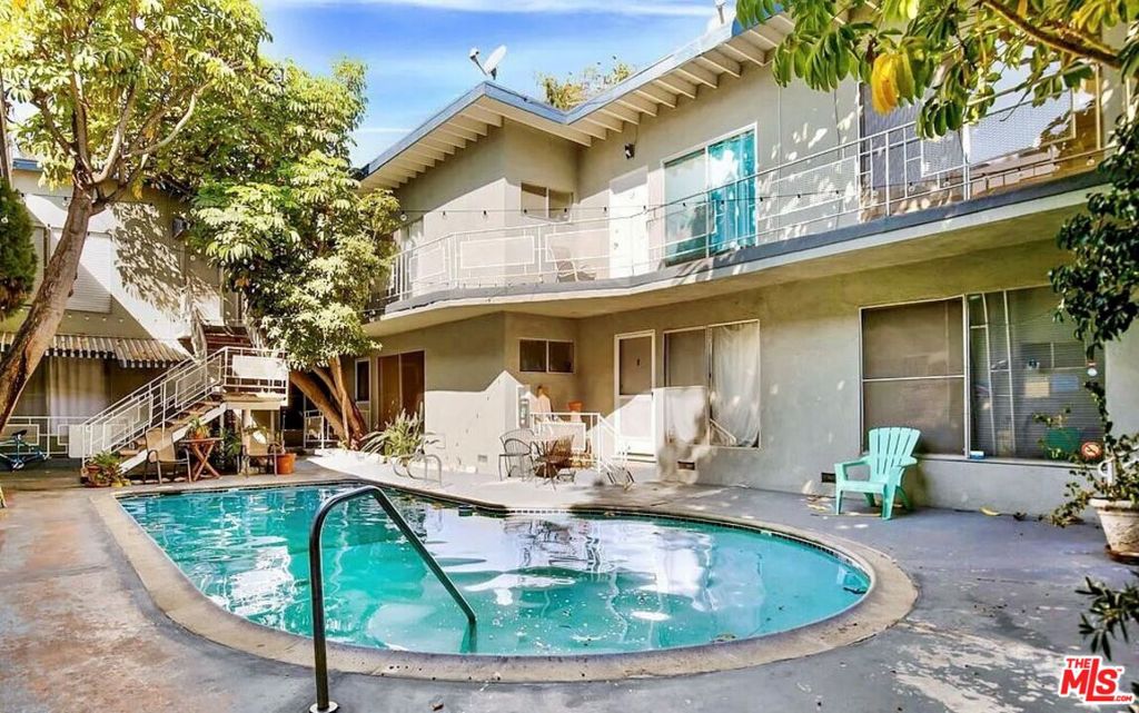 941 N San Vicente Boulevard 1 Property Photo 12