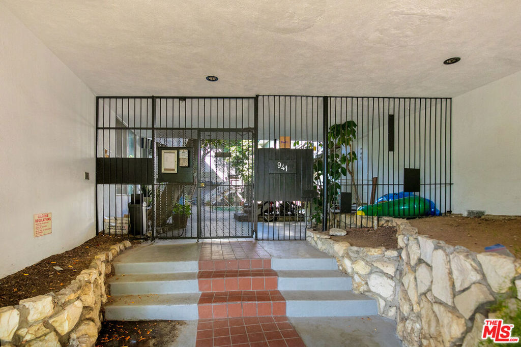 941 N San Vicente Boulevard 1 Property Photo 25