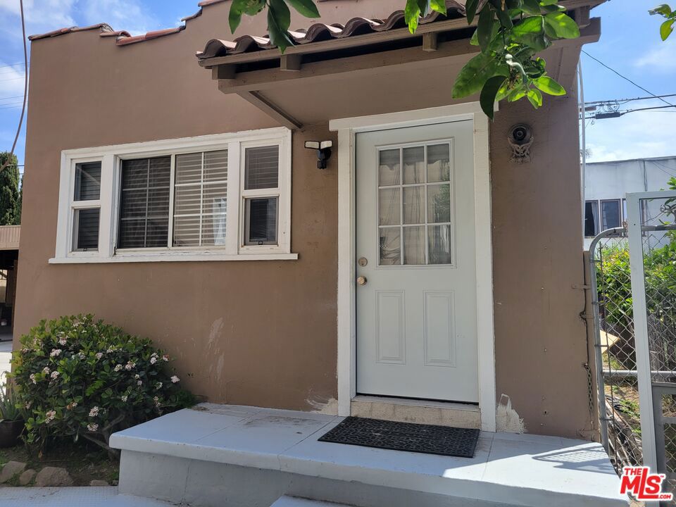 1180 S Bronson Avenue Property Photo 9