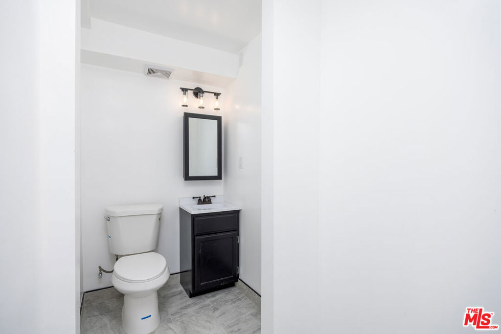 718 Centinela Avenue Property Photo 10