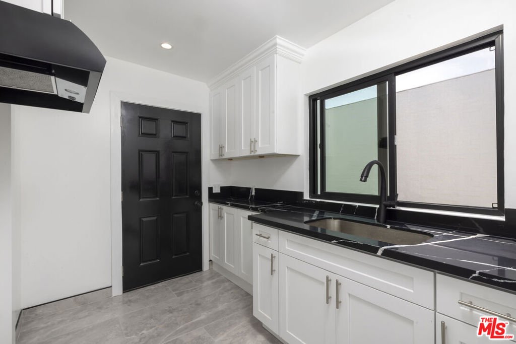 718 Centinela Avenue Property Photo 15
