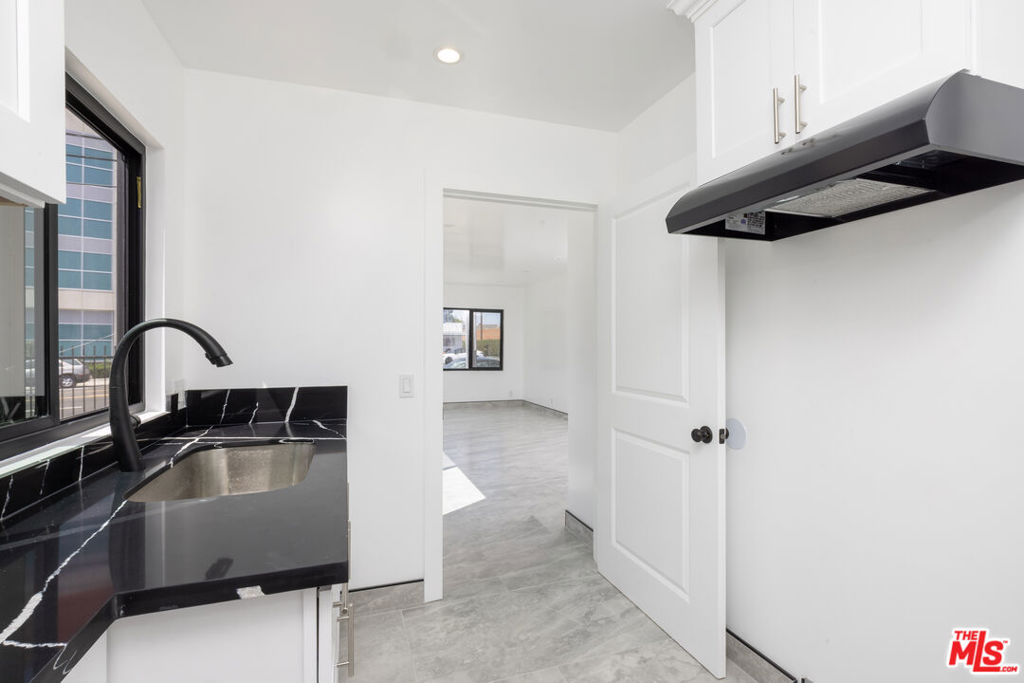 718 Centinela Avenue Property Photo 16