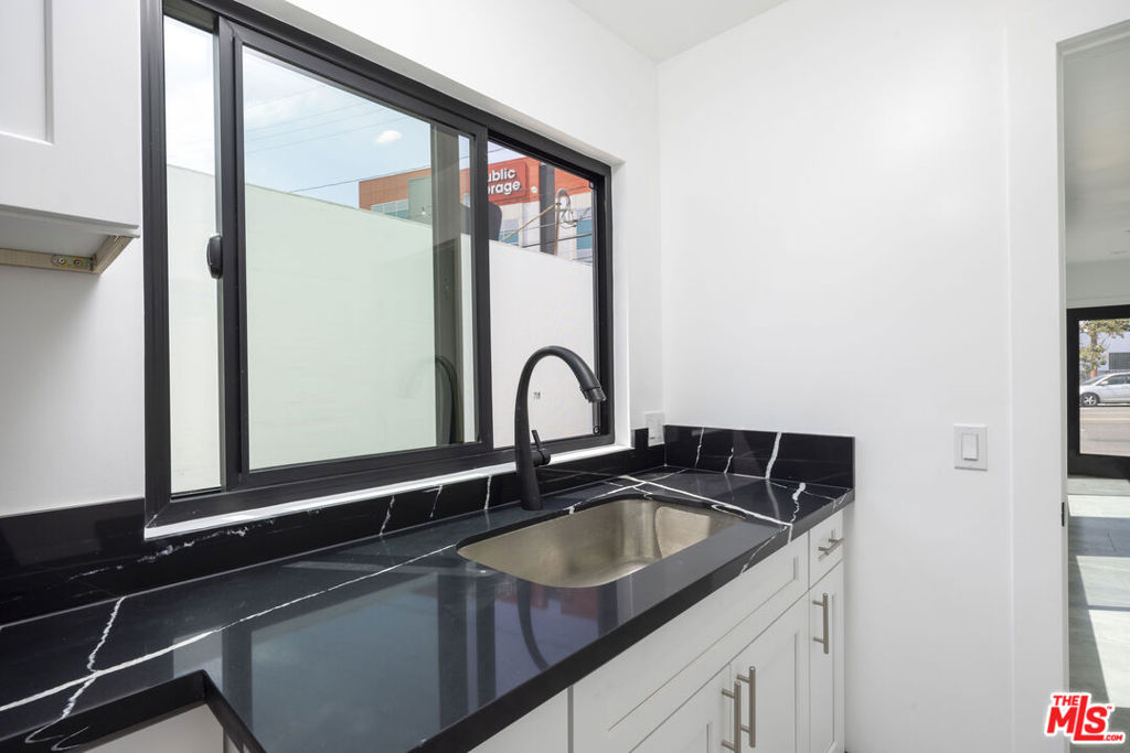 718 Centinela Avenue Property Photo 17