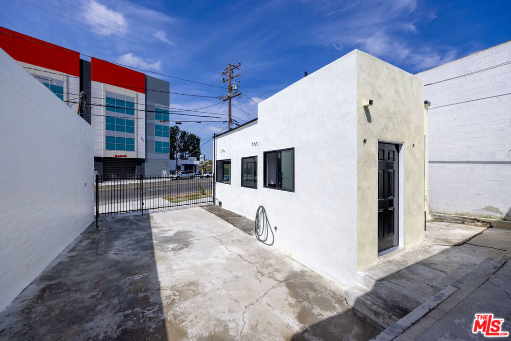718 Centinela Avenue Property Photo 18