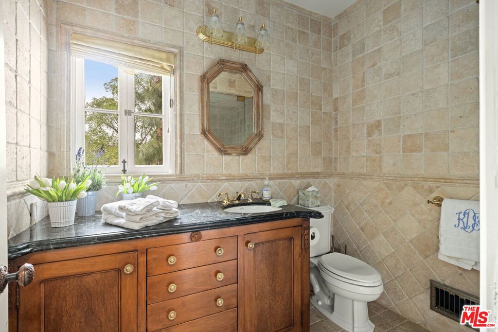 10341 Wilshire Boulevard Property Photo 14