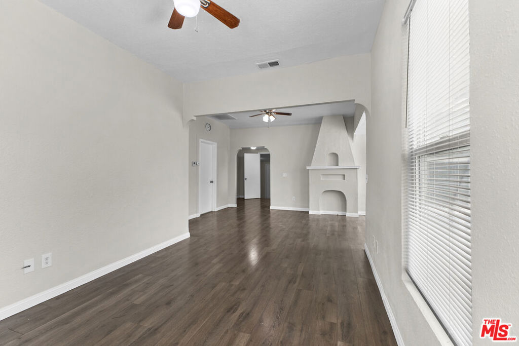 427 E Main Street Property Photo 5