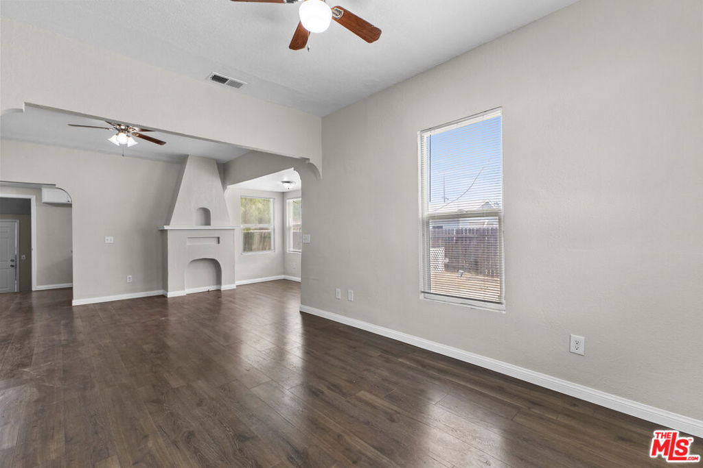 427 E Main Street Property Photo 6