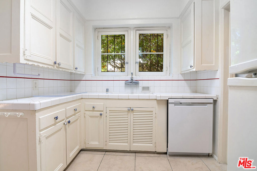 1217 1/2 S Alfred Street Property Photo 7