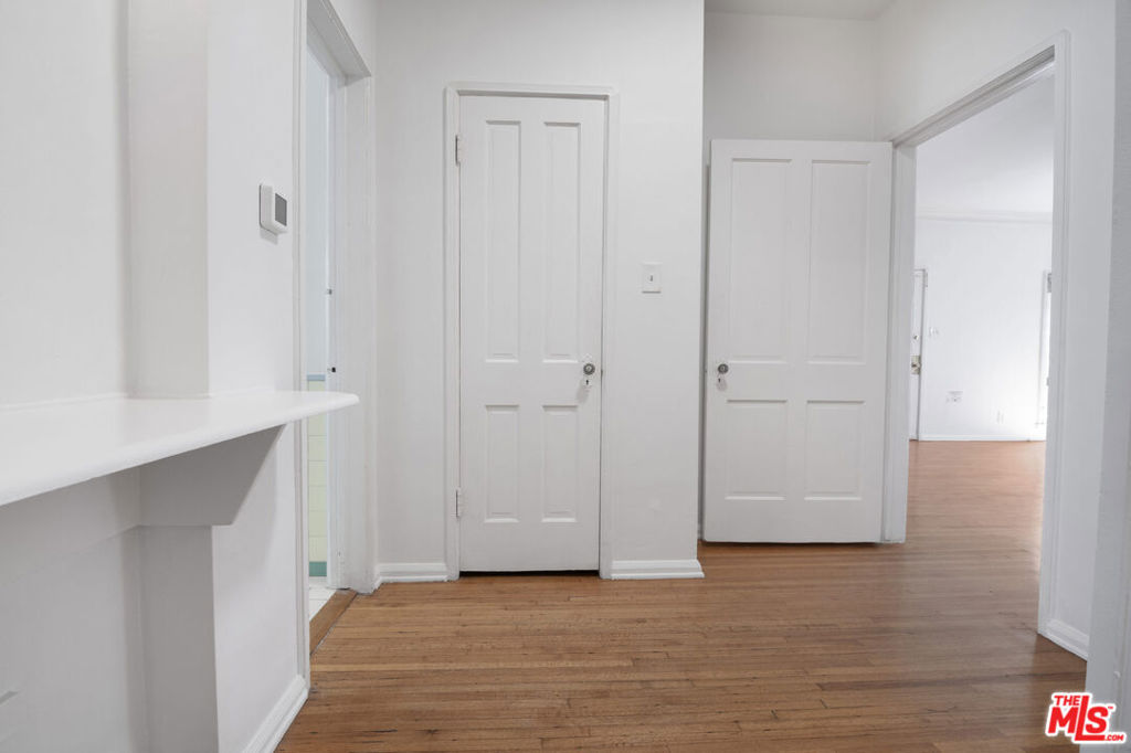 1217 1/2 S Alfred Street Property Photo 8