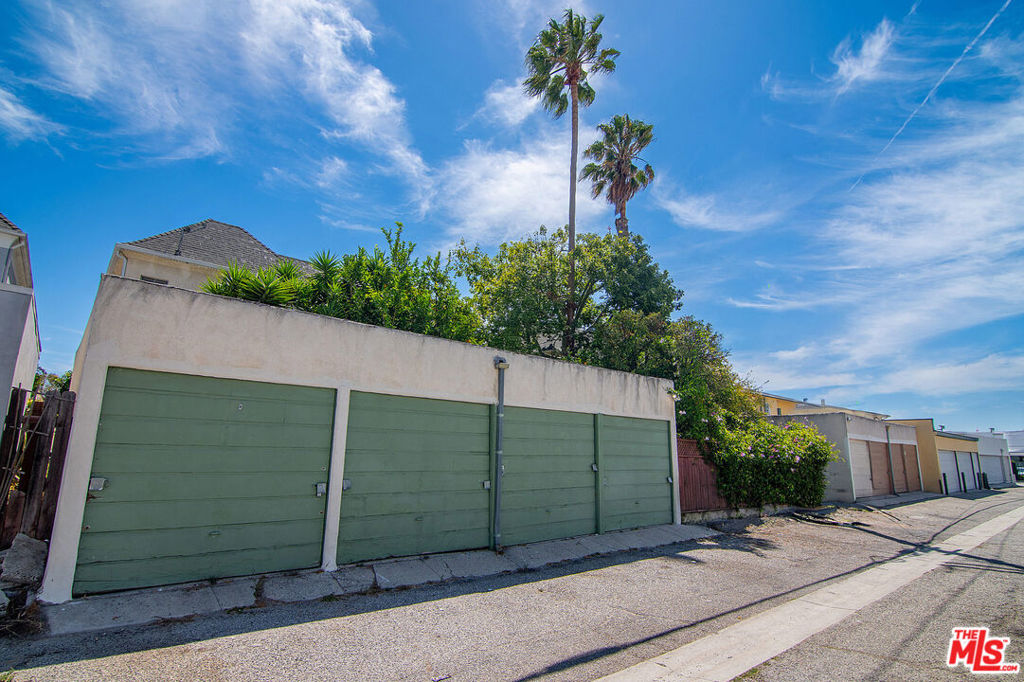 1217 1/2 S Alfred Street Property Photo 16