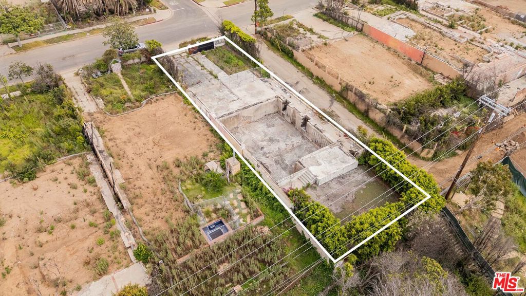 701 Via De La Paz Property Photo 3