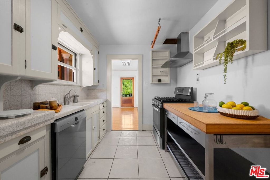 1812 Wollam Street Property Photo 12