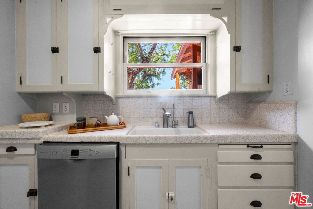 1812 Wollam Street Property Photo 15