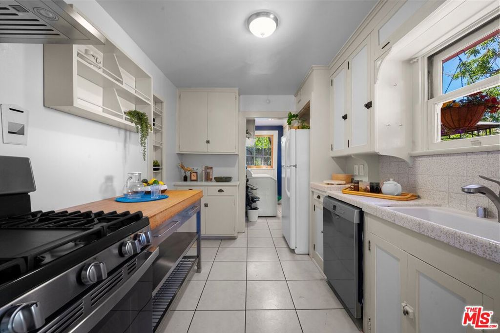 1812 Wollam Street Property Photo 17