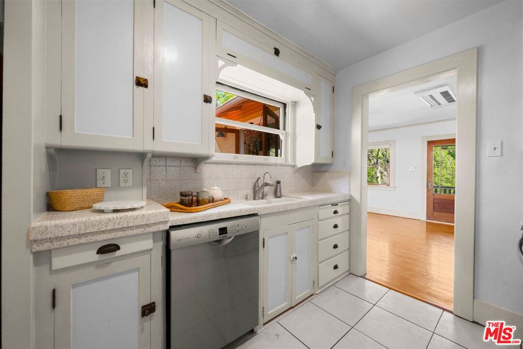 1812 Wollam Street Property Photo 19
