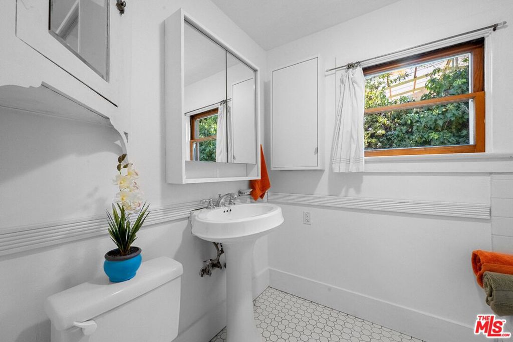 1812 Wollam Street Property Photo 24
