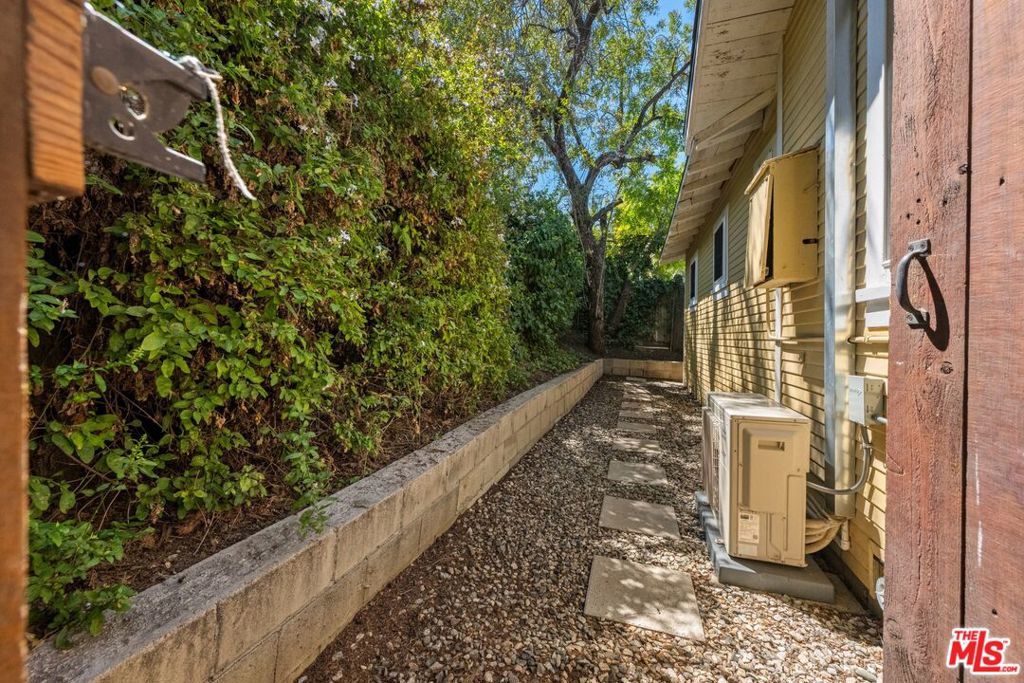 1812 Wollam Street Property Photo 38