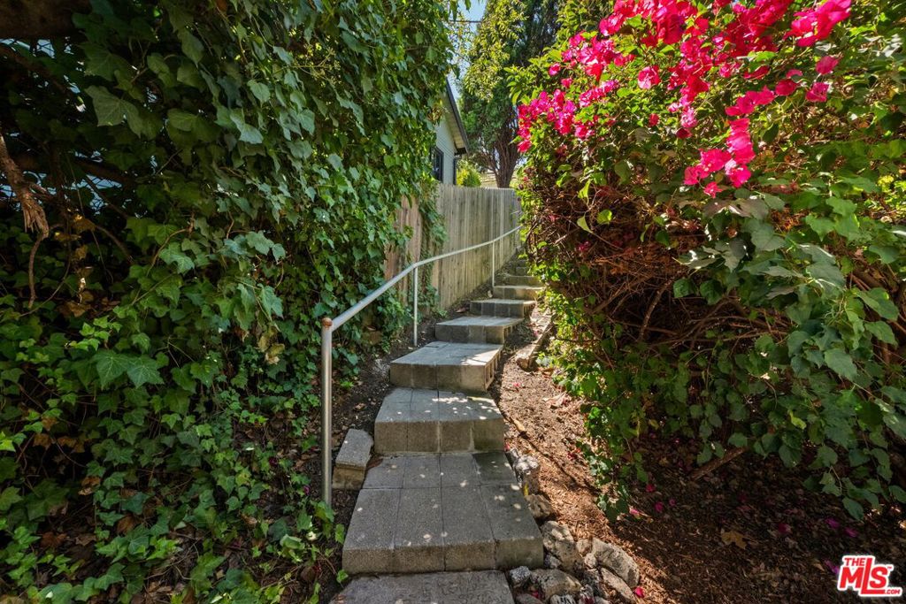 1812 Wollam Street Property Photo 43