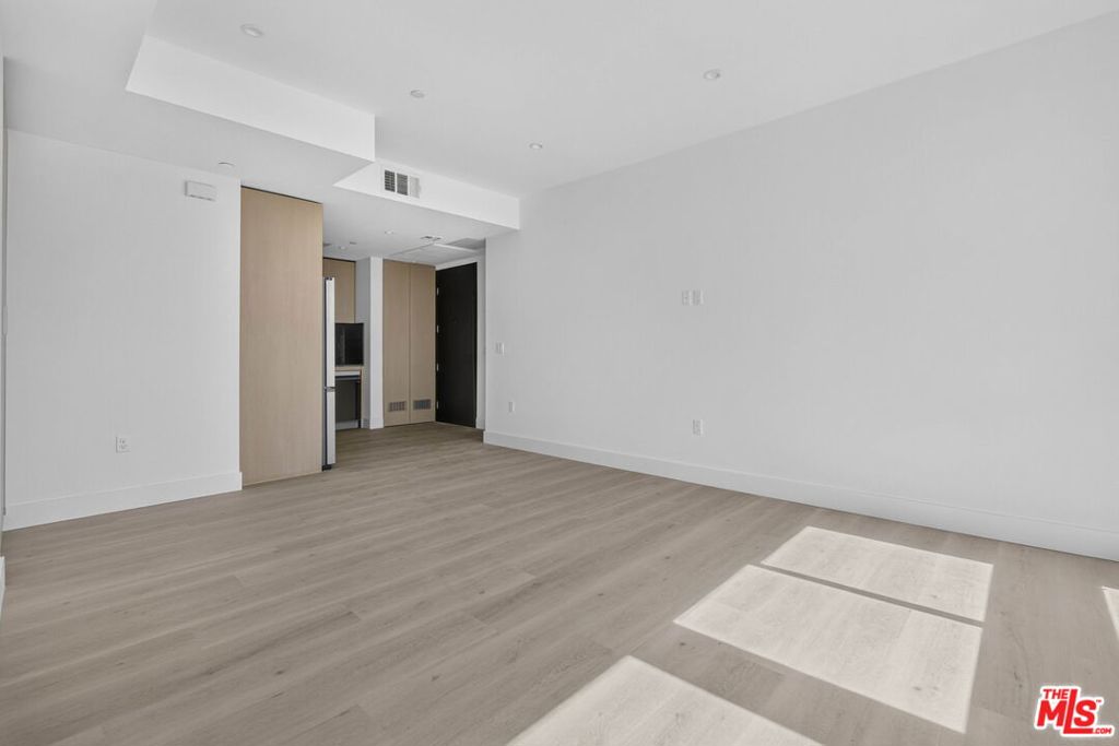 1808 Lincoln Boulevard 203 Property Photo 1