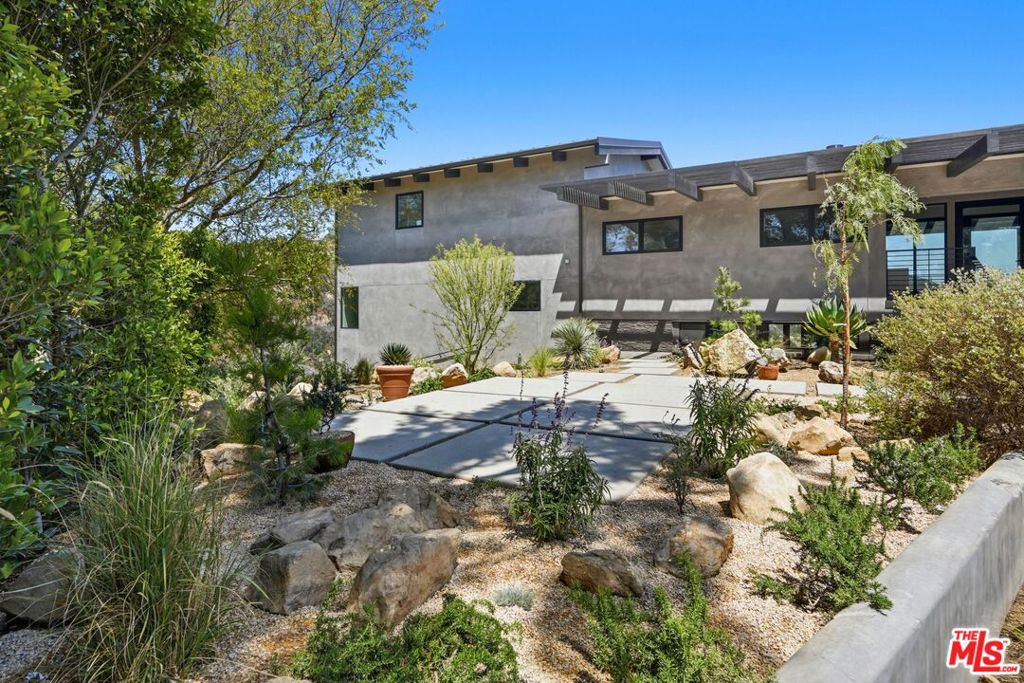 2345 Tuna Canyon Road Property Photo 7