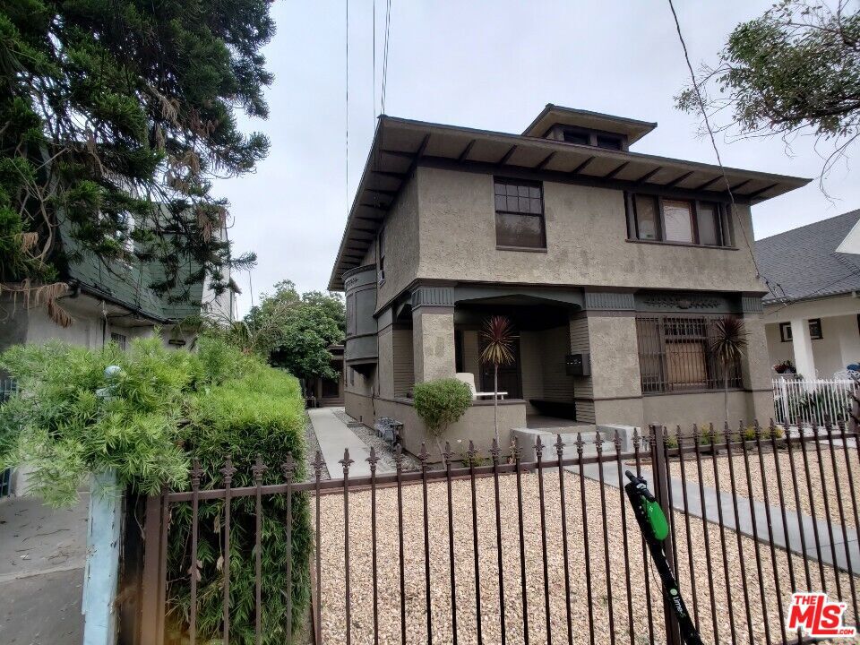 2108 Oak Street C Property Photo 8