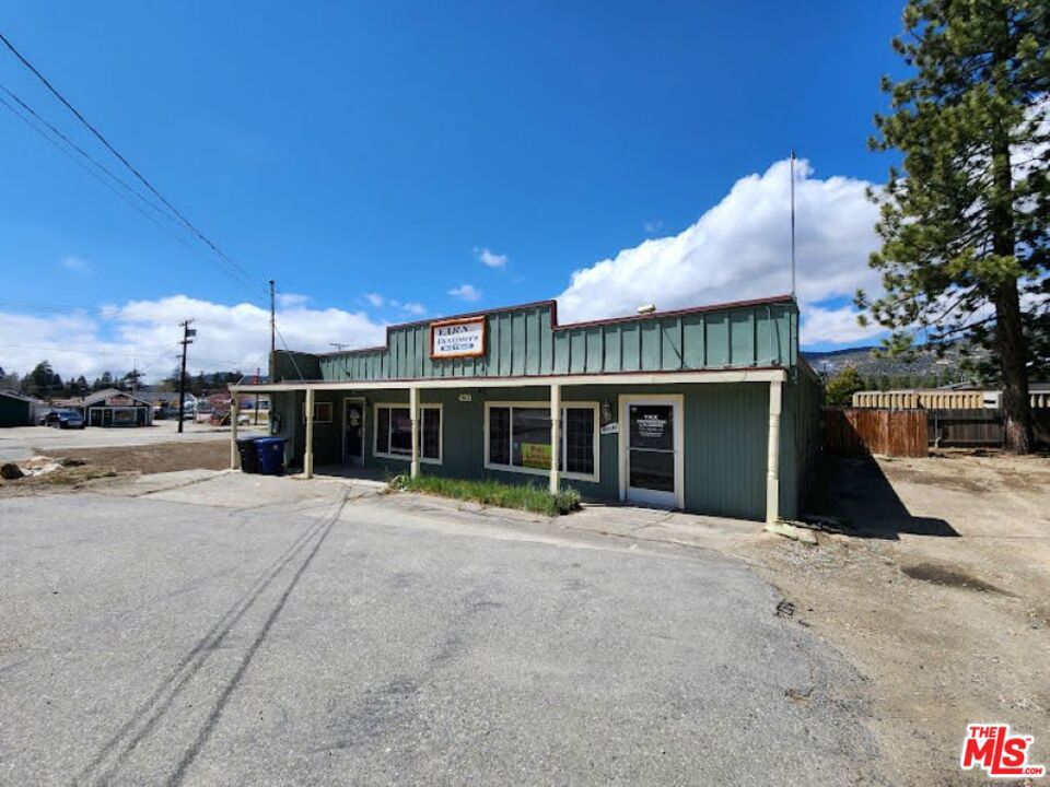 441 W Big Bear Boulevard Property Photo 3