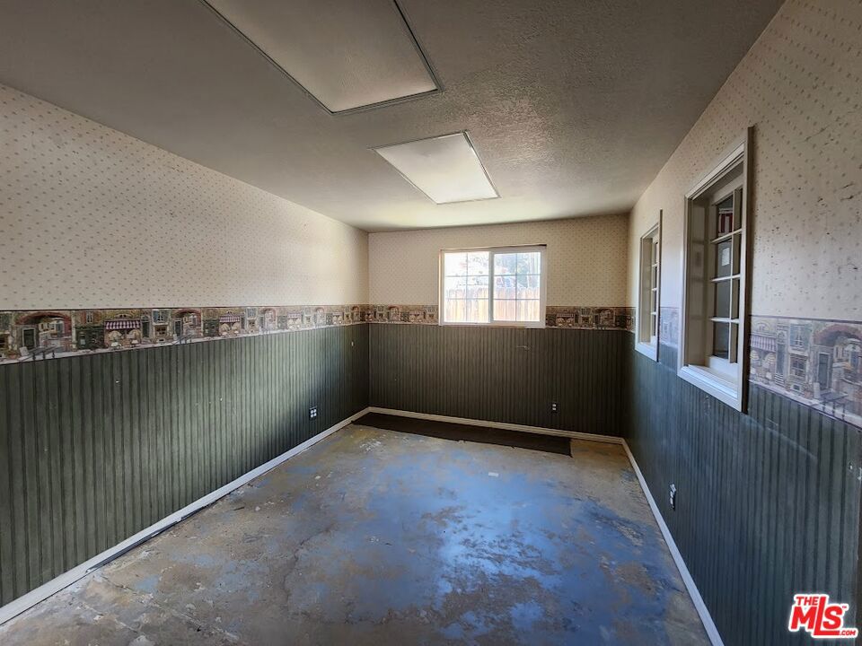 441 W Big Bear Boulevard Property Photo 15