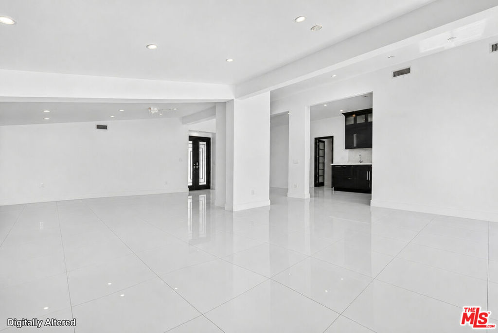17736 Arvida Drive Property Photo 8