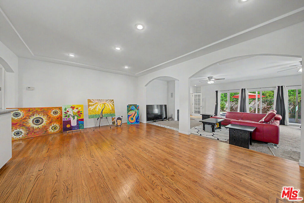 10530 Dolan Avenue Property Photo 7