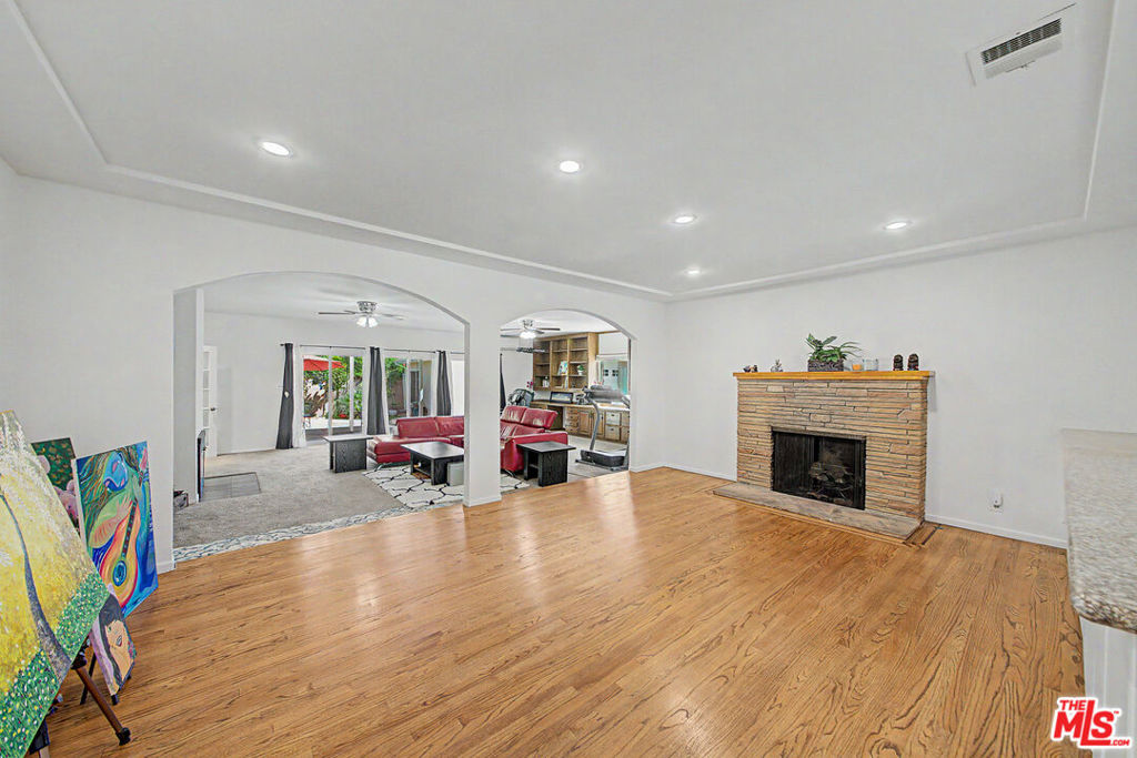 10530 Dolan Avenue Property Photo 8