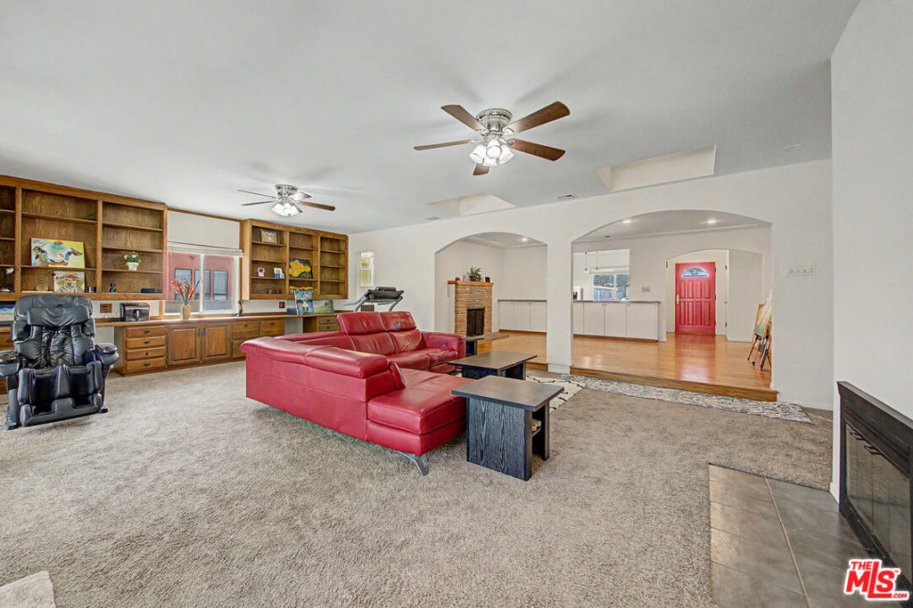 10530 Dolan Avenue Property Photo 9