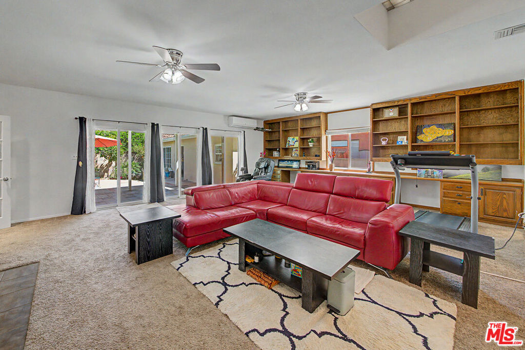 10530 Dolan Avenue Property Photo 10