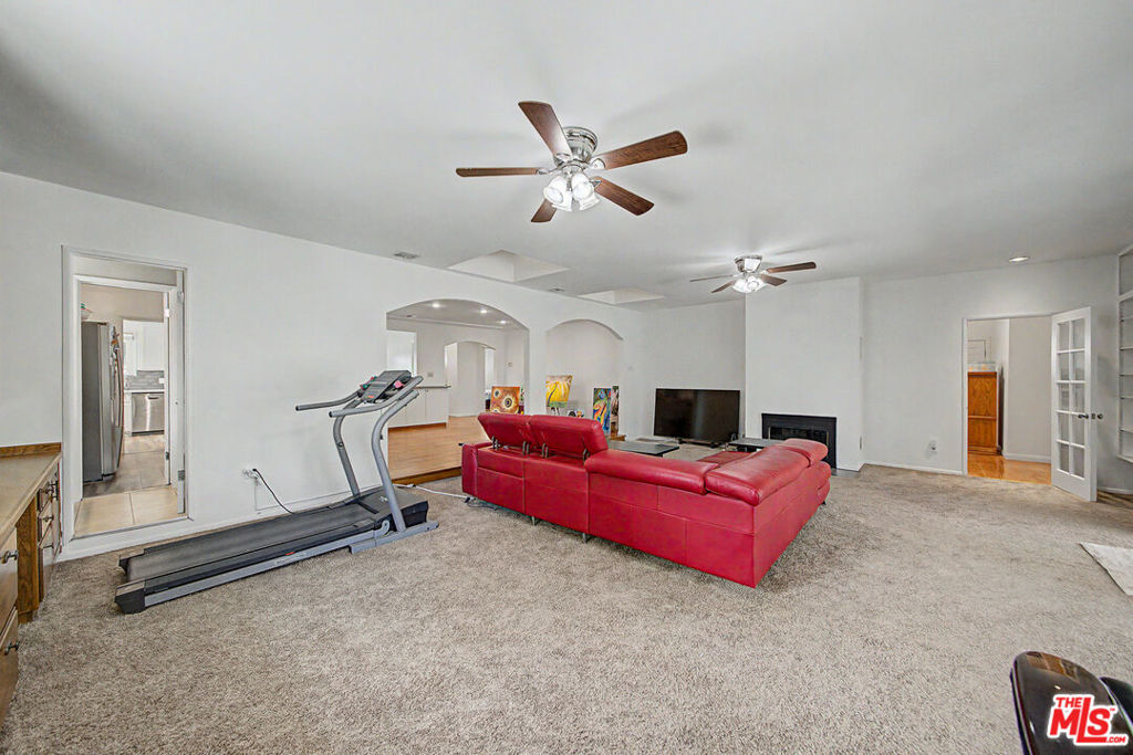 10530 Dolan Avenue Property Photo 12