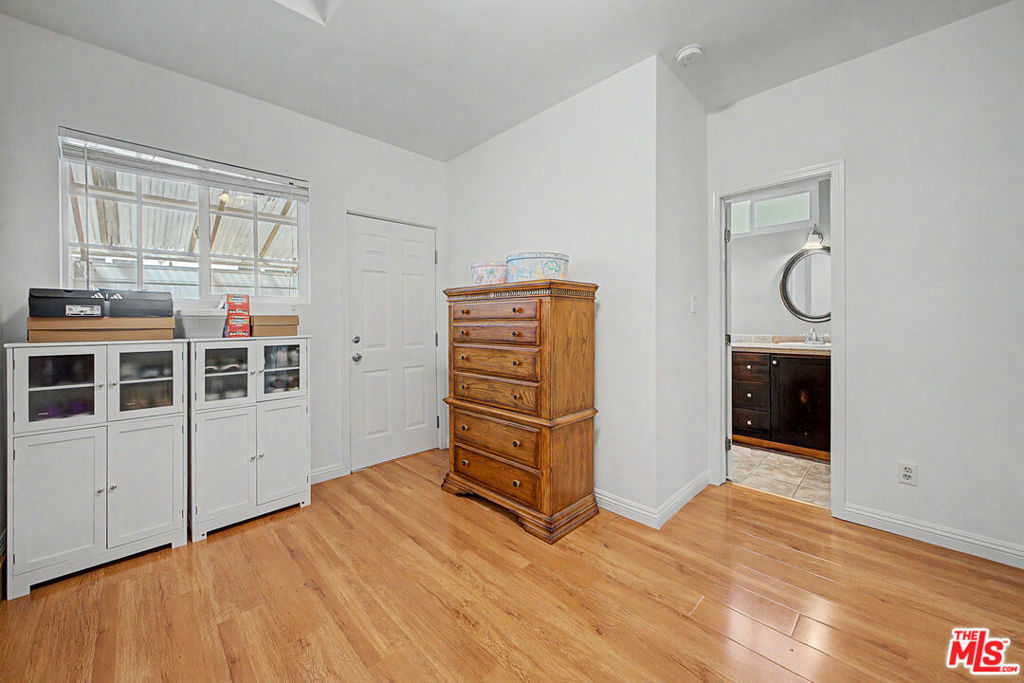 10530 Dolan Avenue Property Photo 20